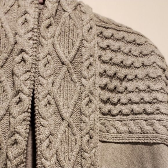 NWT Burberry Knit Cape *Rare & Authentic! - Picture 11 of 13
